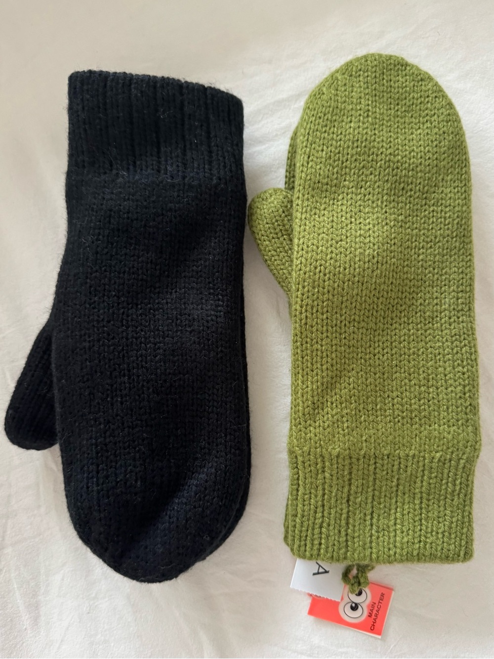 NWT 2 pairs aritzia mitten knit gloves black and green pair